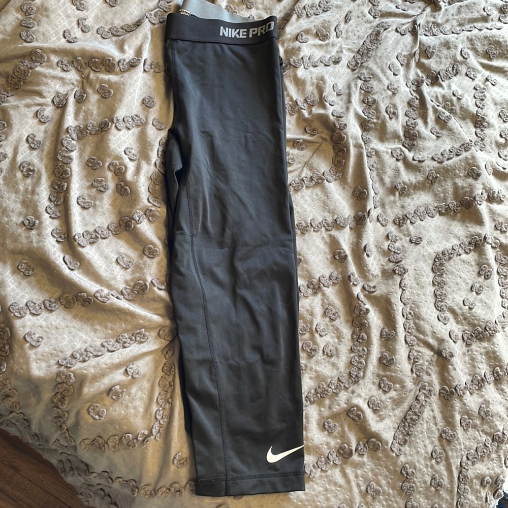 Nike capri leggings. Mediums.